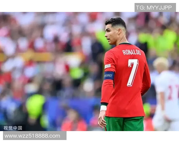 足球明星挂画C罗展现传奇风采让每个球迷心潮澎湃的艺术之选