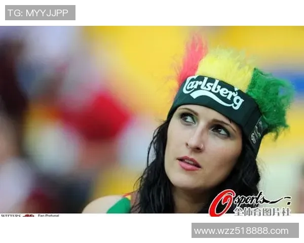 足球明星女友亲临赛场助阵激情四溢引发媒体热议与球迷关注